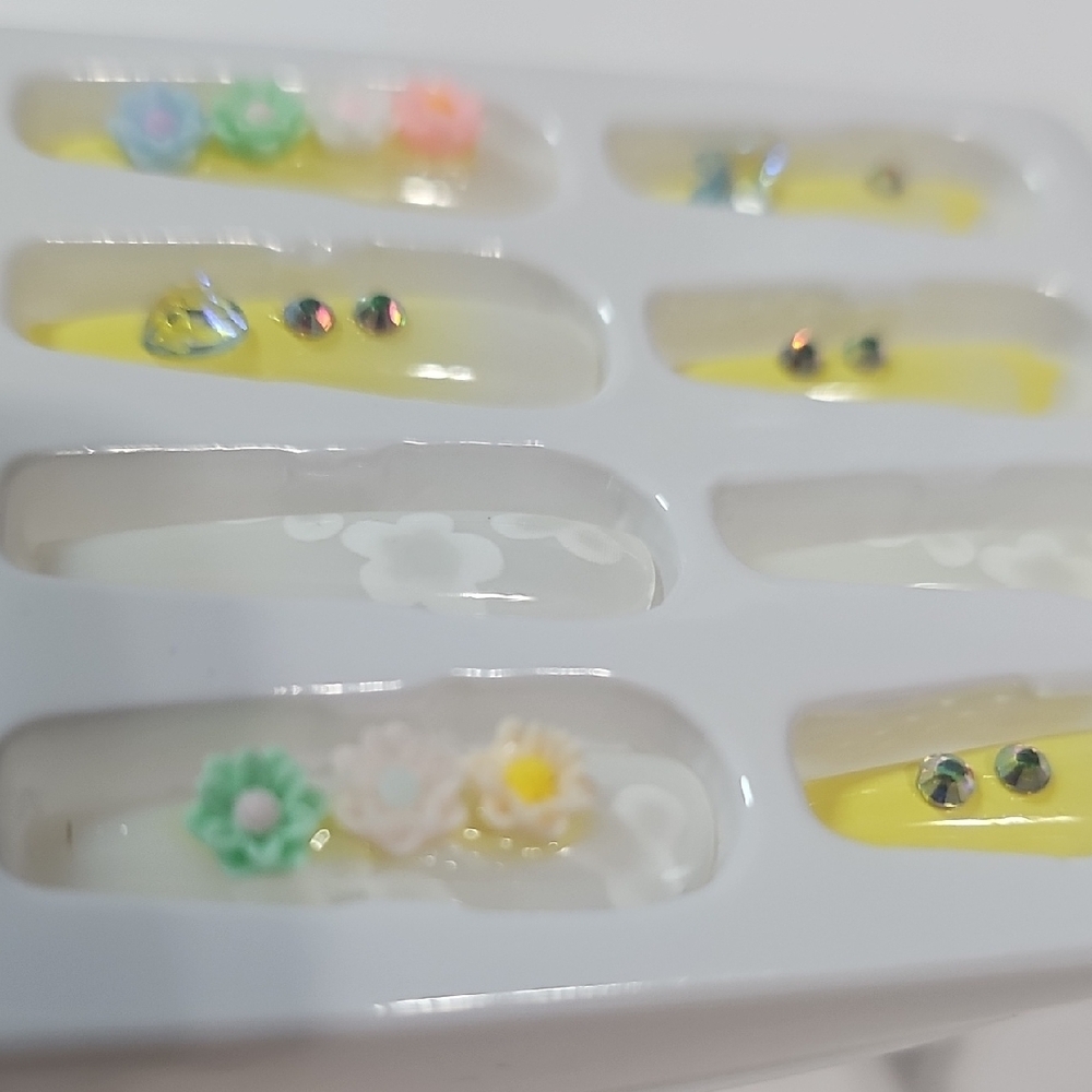 Handmade 3D Floral & Crystal Yellow Ombre Coffin Press-On Nails - 12pc Set New - Picture 6 of 7